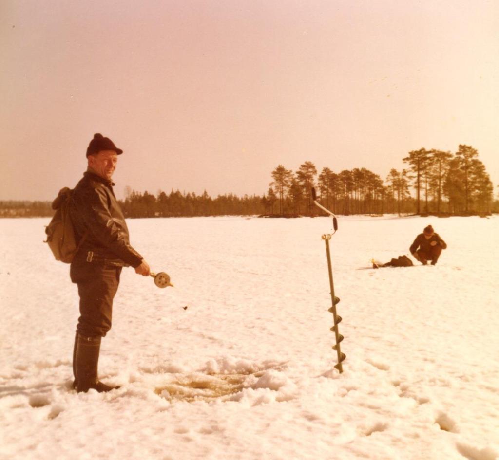 kanssani metsällä ja pilkillä