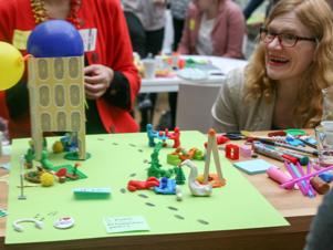 TOTEUTA PROTOTYYPPI Konseptiin<liittyvä<prototyyppi<voi< olla<esimerkki<digitaalisen< palvelun<käyttöliittymästä,< pahvista<tehty<fyysisen<palvelun< malli<tai<vaikka<pohjapiirros<