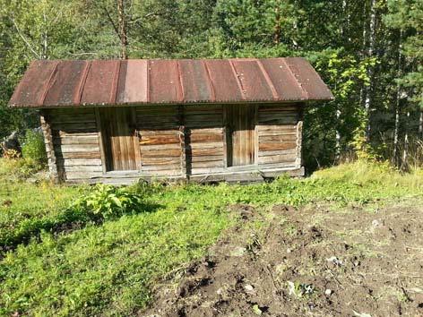 Talo on rakennettu nykyiseen muotoonsa vuonna 1928 - osittainen aumakatto ja kaksi kamaria lisää. Vielä 1940-luvulla rakennus oli vuoraamaton. Vinttiin on tehty myöhemmin kaksi kesähuonetta.