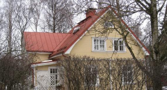 Larin Kyöstin tie 14 (28009/2) huvilayhdyskunnan rakentumista ja sen varhaisvaiheita edustaa Veräjämäelle ominaista, omakotitalomaista huvilarakentamista, hahmoltaan selkeä, jyrkän harjakaton