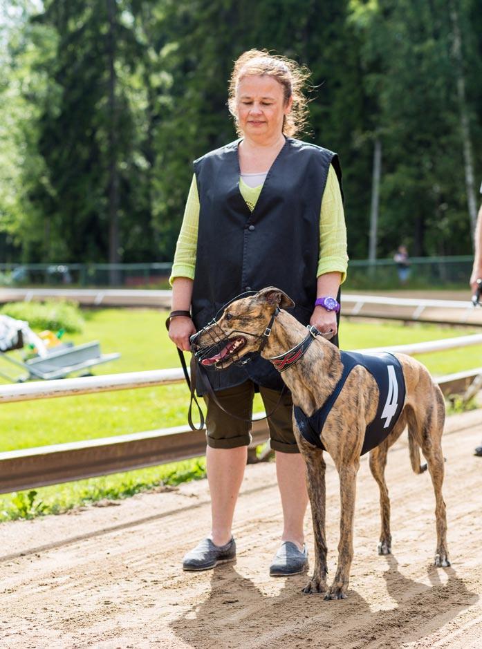 B-finaalistit TGK:n Karma (vas.) ja Lärka Salli ) Neljästä alkuerästä välieriin kolme parasta, joukossa neljä TGK:n koiraa.