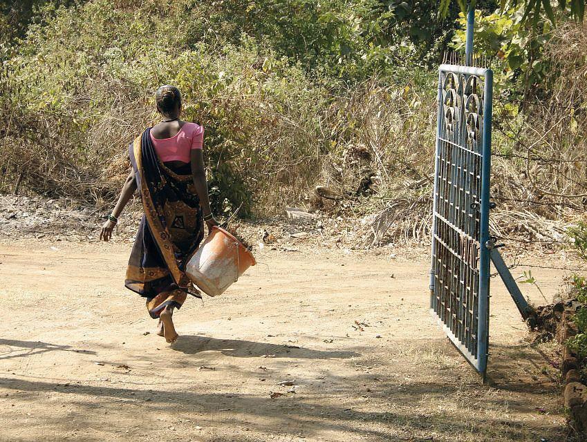2016 ETELÄ-AFRIKKA TURVALLINEN KASVUYMPÄRISTÖ MABOPANEN LAPSILLE SA Cares for Life, Pretoria Mabopanen perhetukiohjelmassa tuki käytetään koko perheen hyväksi.