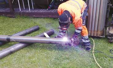 110-115 mm. Veden ja sähkön tarve tontilla Vettä tarvitaan kivituhkapölyn sitomiseen ja kaivon puhdistukseen. Poravaunussa on n. 300 litran säiliö, johon pumppaamme vettä tarvittaessa.