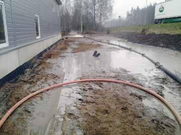TURVALLISUUSOHJEET PORA- JA MAALÄMPÖKAIVON PORAUKSESSA PYSYTHÄN POISSA VAARA-ALUEELTA Musta putki on lokaputki, jota pitkin kaivosta tulee veden seassa kivituhkaa.