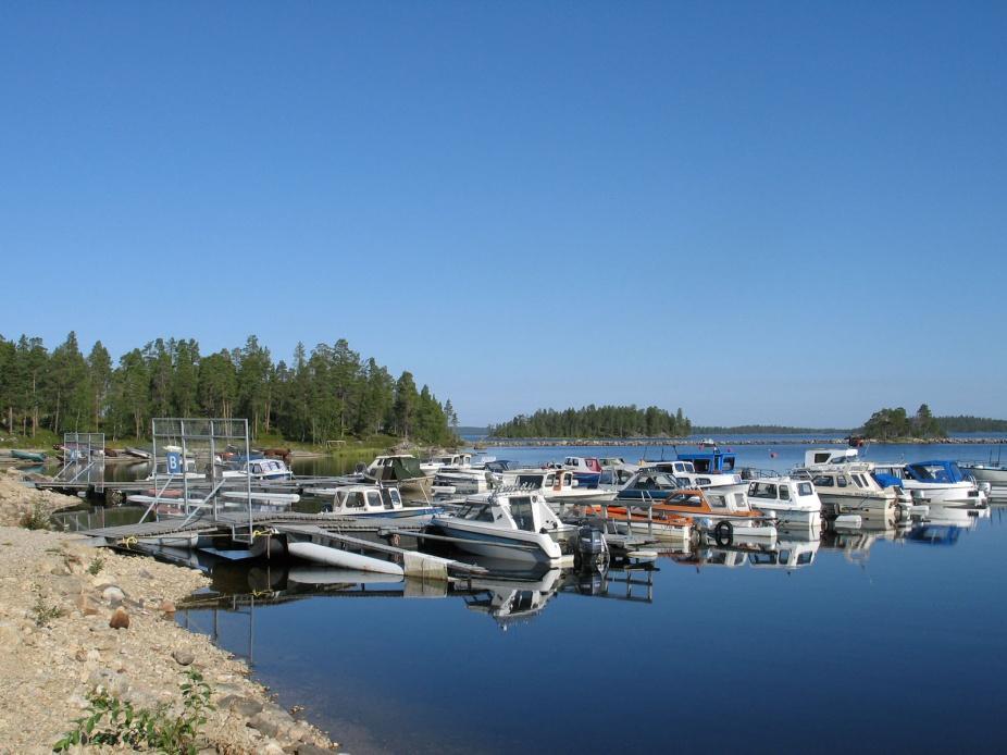 Kävijätutkimus 2006-2007 Nanguniemen venesatama - Tyypillinen kävijä n. 40-50 vuotias mies, joka oli liikkeellä oman perheen kanssa - Keskimäärin alueella viivyttiin 5 vrk (yöpyjät) ja n.