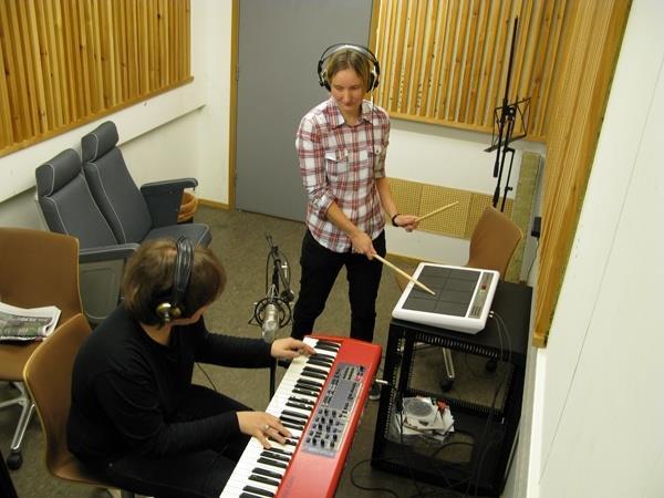 ASIAKKAAT KULTTUURIN LUOJINA Studioissa asiakkaat voivat tehdä musiikkia,