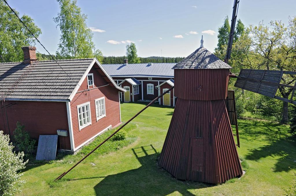 17 KOTIHOITO JA TUKIPALVELUT Kotihoito sisältää kotipalvelun, kotisairaanhoidon ja erilaiset tukipalvelut.
