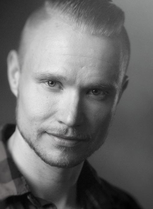 RAATI MIIKA MURANEN on tamperelainen teatteriohjaaja ja näyttelijä.