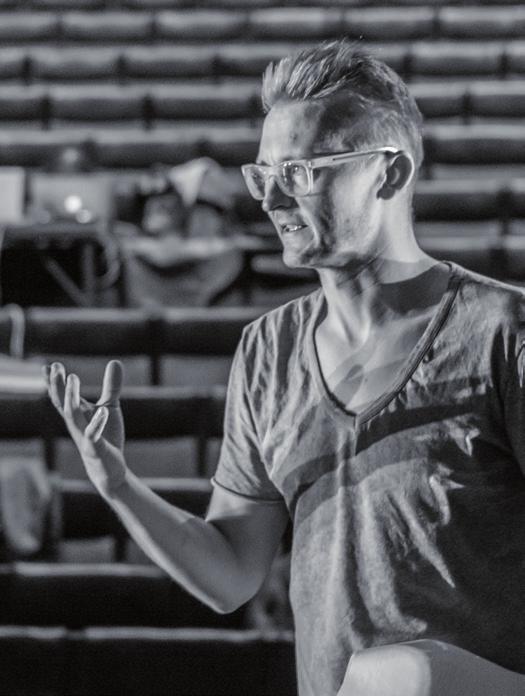 Tällä hetkellä Miika on kiinnitettynä ohjaajana Tampereen Työväen Teatterissa. Lyhytelokuvien lisäksi hän on näytellyt mm. Teatteri Siperiassa ja Kemin kaupunginteatterissa.