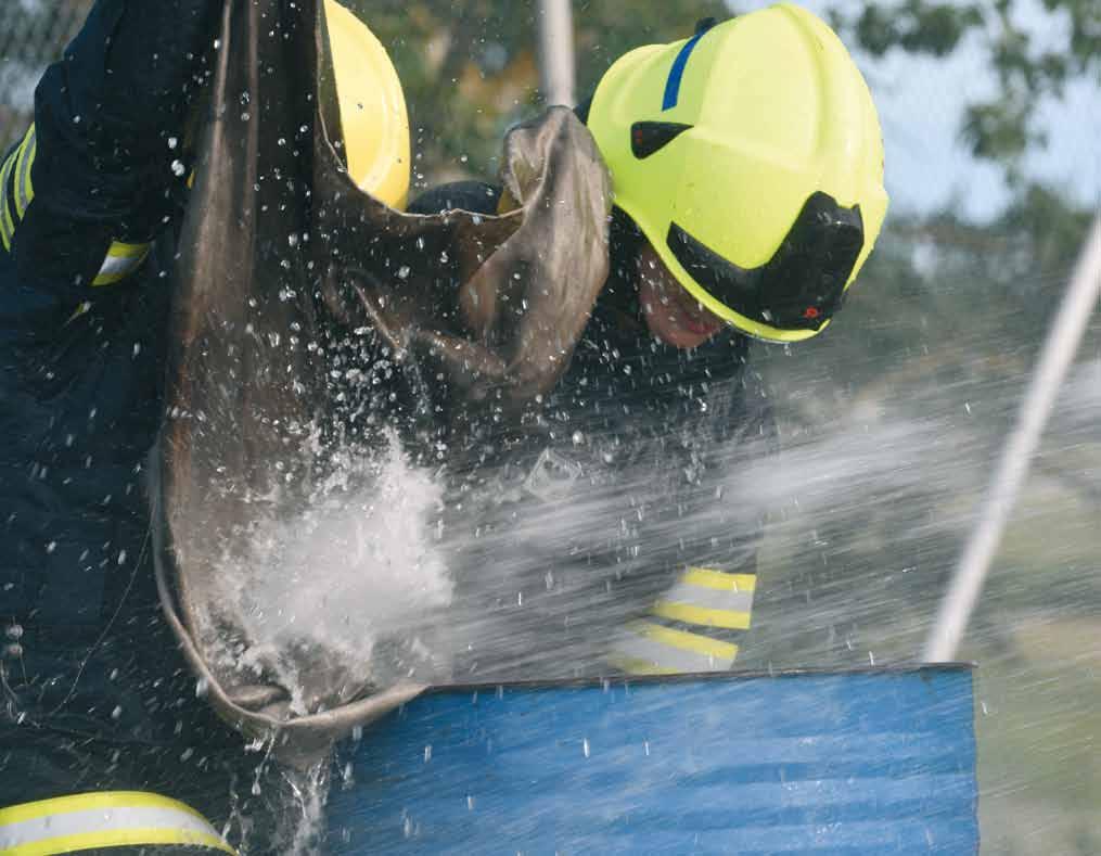 kuetta kolmesta palokunnasta. Kilpailuun oli huolella valmistauduttu ja harjoittelun tulokset olivat nähtävissä kaikkien joukkueiden kohdalla.