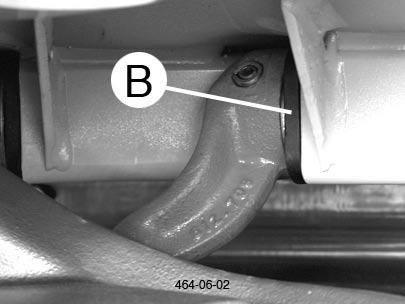 Jos etäisyys (A) on suurempi kuin 4 mm, tulee piikkivarsien sisäpuolella olevat muhvit (B) vaihtaa.