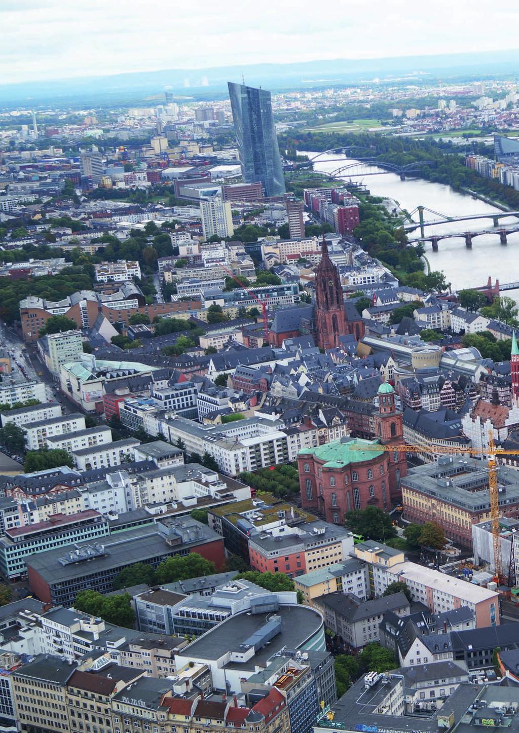 Hallitukset matkalla Yhdistysten 393 ja 587 hallitukset vierailivat Frankfurtissa syyskuun alussa. Matka oli yhdistetty työ- ja vapaa-ajan reissu.
