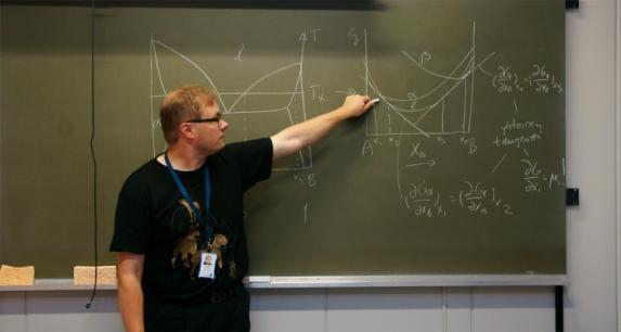 Kurssit Tilanne: Syksy 2017 (voi muuttua) Kaikille pakolliset: - Thermodynamic and process modelling in metallurgy and mineral processing, 5 op - Koesuunnittelu, 5 op Pyrometallurgian