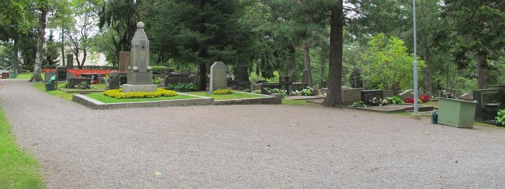 Hän opiskeli kuvanveistäjä Emil Wikströmin opissa 1905-1907 ja Suomen Taideyhdistyksen piirustuskoulussa