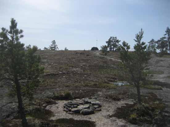 Rajamerkin 3 sijainti. Taustalla kohde KIVIRAKENTEET Röykkiöt röykkiö 4.