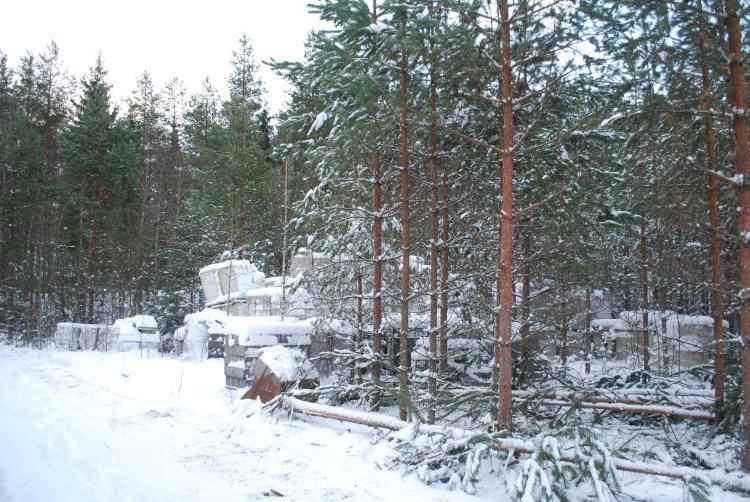 ympäristöä matalampaa.