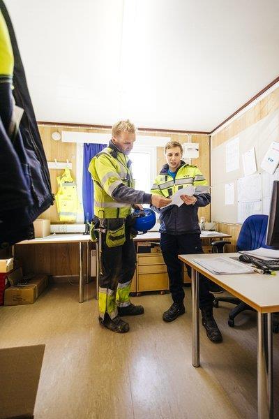 YIT Taloyhtiöiden korjausrakentamisen toimintatapa KIINNOSTUS Selvitämme taloyhtiön tavoitteet ja toteutamme taloyhtiölle parhaiten soveltuvan urakan PALVELU Laadukkaalla viestinnällä ja