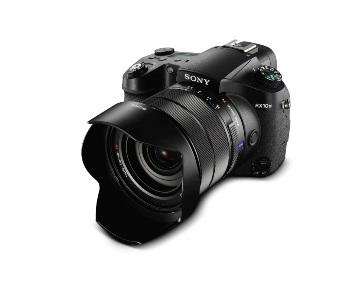 VUODEN 2017-2018 KOMPAKTIKAMERA EUROOPASSA: Sony RX100 V Sony RX100 V on tekniikan mestariteos hyvin pienessä rungossa. Edeltäjiensä tavoin kamerassa on 1.