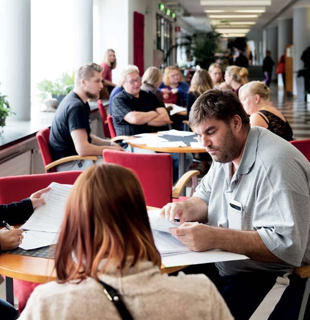 Kansainvälinen ay-toiminta ETUI (European Trade Union Institute) ETUI jatkaa eurooppalaisen ay-liikkeen hen-. kilöstön koulutusta entiseen tapaan EAY:n.