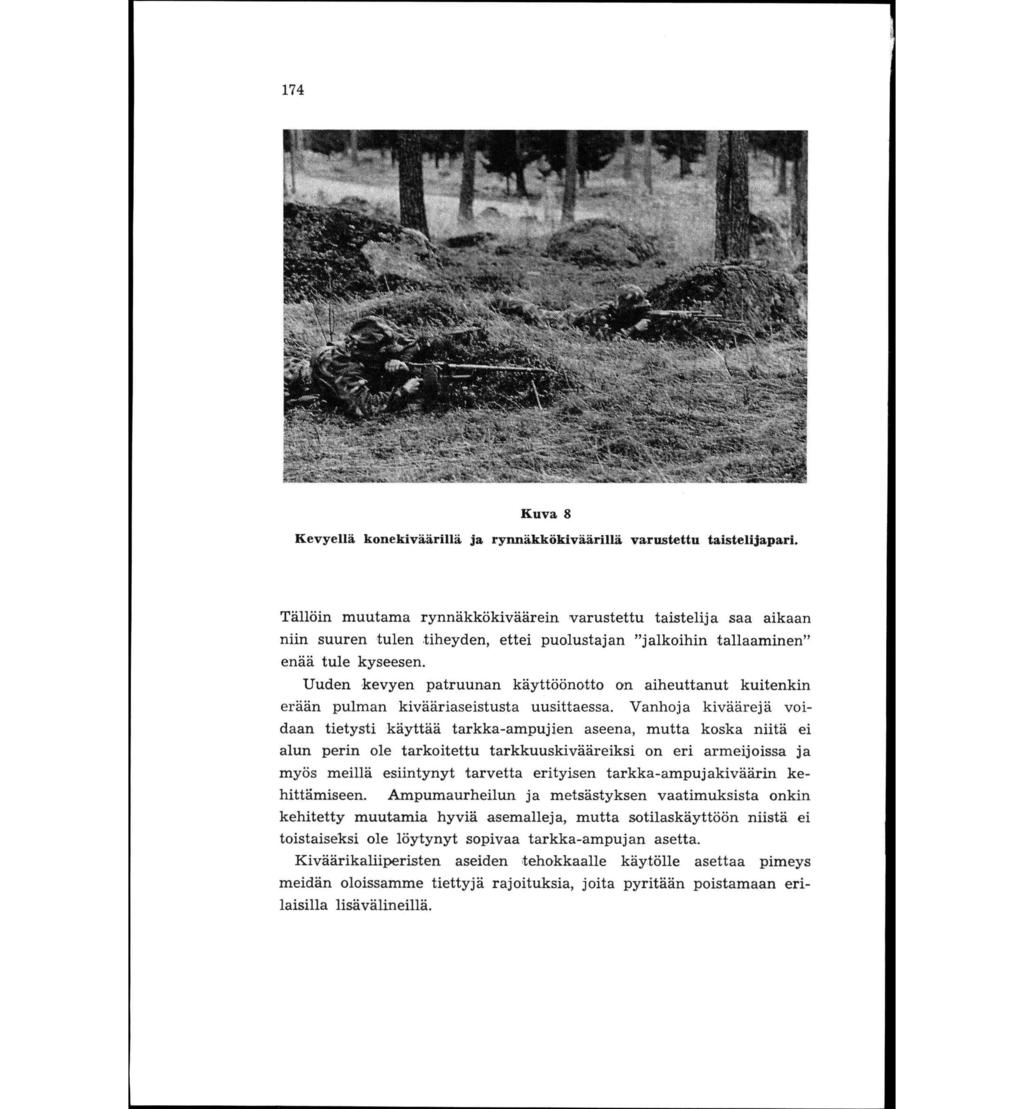 174 Kuva 8 Kevyellä konekiväärillä ja rynnäkkökiväärillä varustettu taistelijapari.