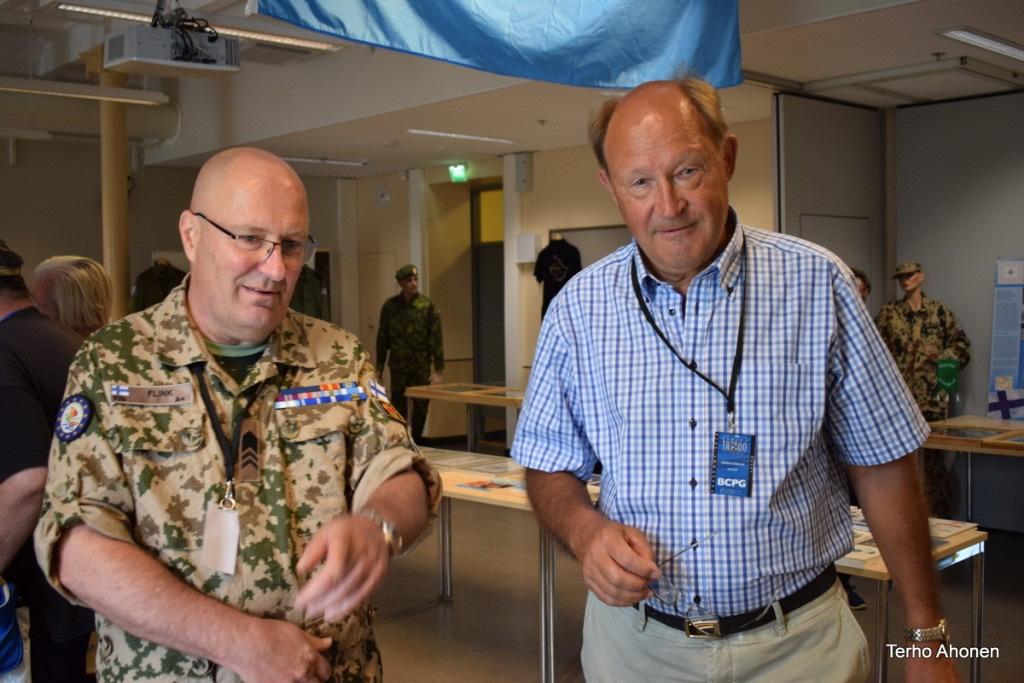 Ministerin seurueessa olivat muun muassa SRTL:n puheenjohtaja Paavo Kiljunen ja liiton jäsen, RUK:n johtaja, eversti Markku Hutka.