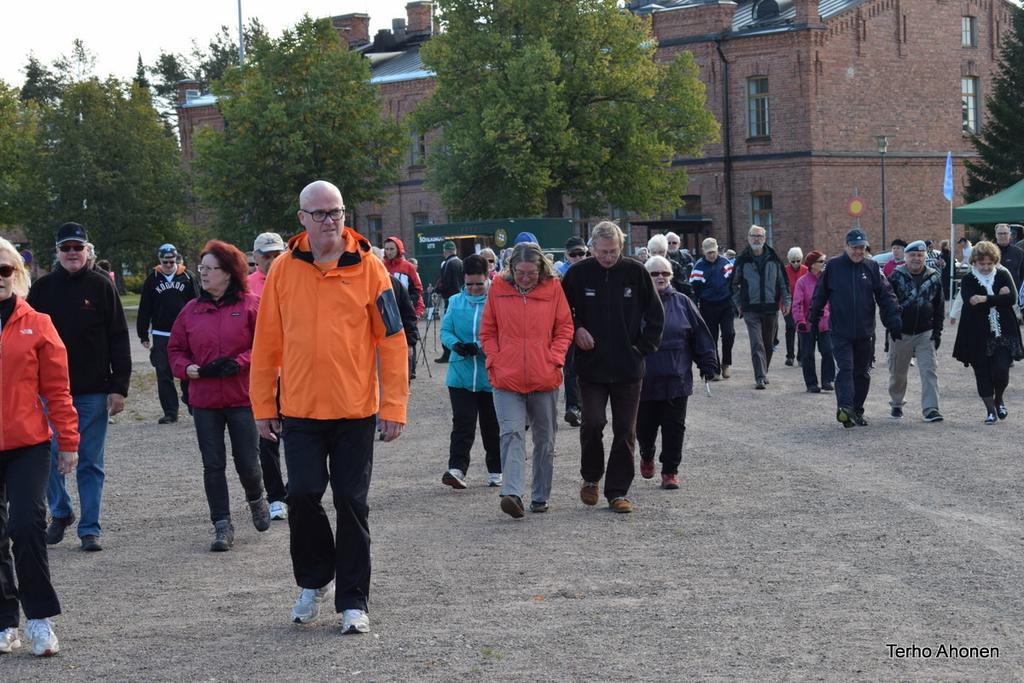 14 Rauhanpäivän tapahtumat Kouvolassa ja Kotkassa sai ihmiset kävelemään Sotiemme veteraanien haaste YK:n rauhanpäivän kävelyihin kuultiin varsin hyvin Kymenlaaksossa, Kouvolan ja Kotkan