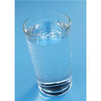 Vesi: elämän eliksiiri Ravintoaineet ovat elimistössä nesteeseen liuenneina. Riittävästi nestettä tarvitaan, jotta ravintoaineet saadaan kuljetettua haava-alueelle.
