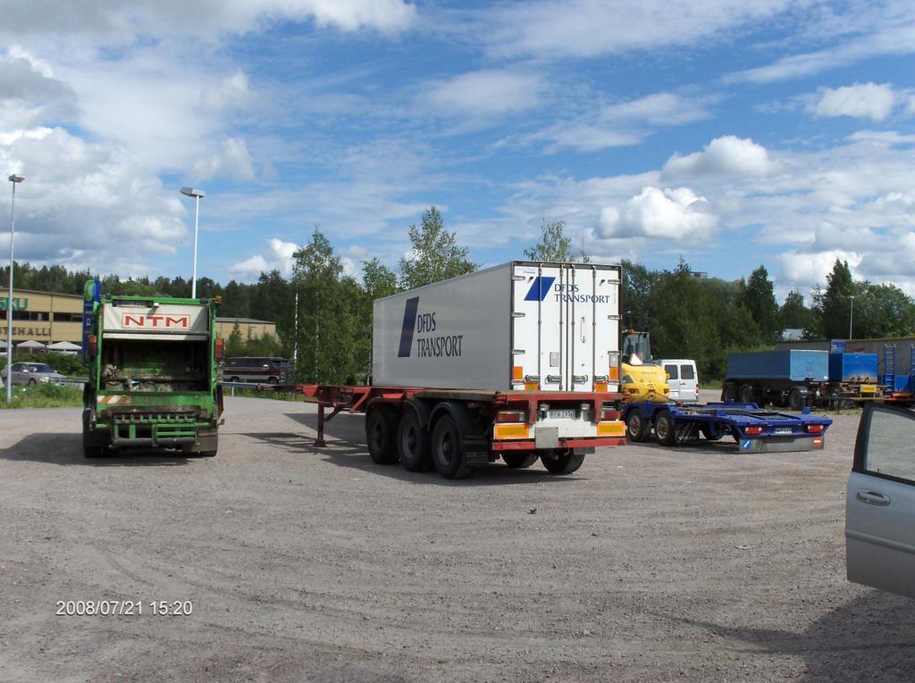 14 2.3 Nykyiset raskaiden ajoneuvojen pysäköintipaikat Tällä hetkellä Järvenpäässä on vain yksi varsinaisesti raskaalle liikenteelle tarkoitettu pysäköintipaikka.