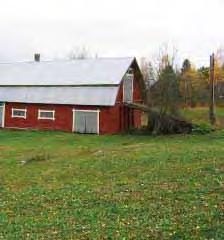 punamullan punainen - sokkelimateriaali: luonnonkivi -laasti/ lohkokivi Navetta sijaitsee pihapiirissä asuinrakennuksen kaakkoispuolella. Navettarakennus on pohjakaavaltaan L-muotoinen rakennus.