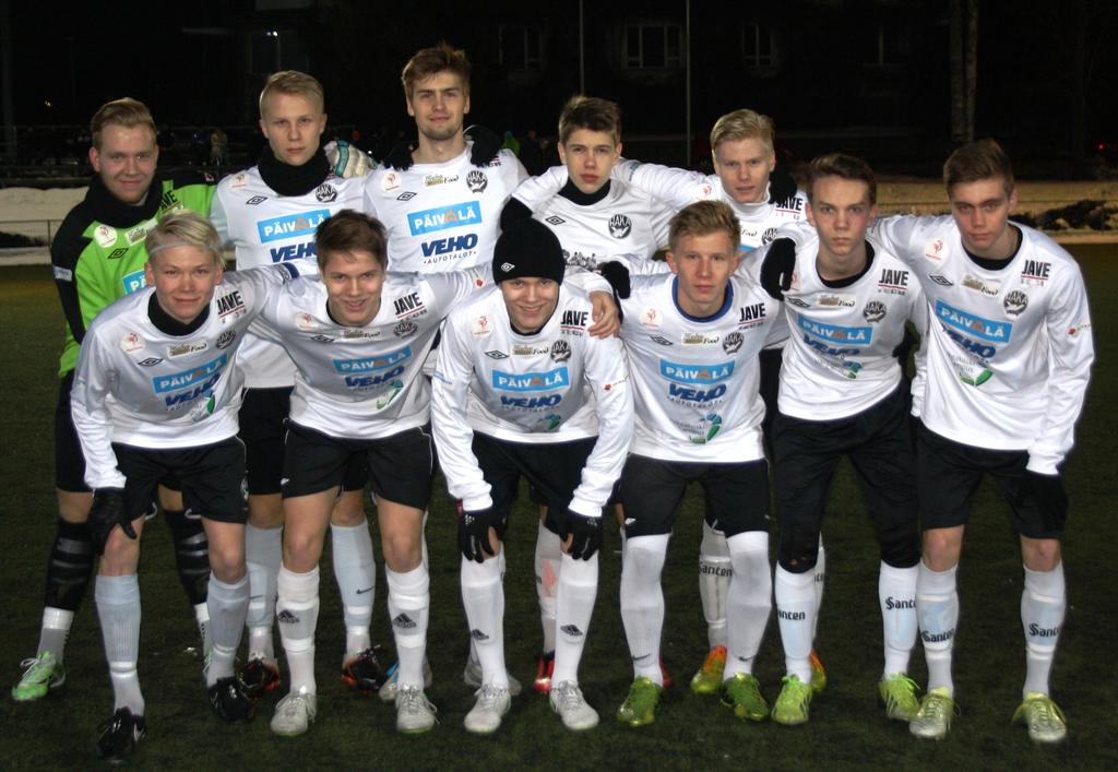 derbyn FC Haka j/hjs yhteisjoukkue joutui keskiviikkona 18.2. kovan paikan eteen SM-karsintaotelussa Ilvestä vastaan, mutta kamppaili kuitenkin kolme pistettä kotiin.