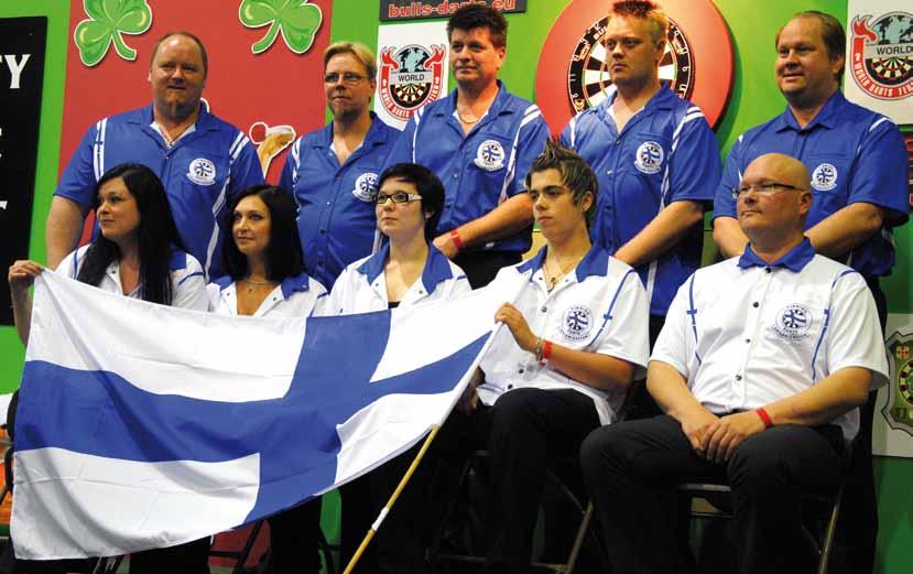 Teksti Tapani Heikkilä, kuvat Risto Spora WORLD CUP 2011 CASTLEBAR Suomi osoitti jälleen kuuluvansa maailman kovimpiin dartsmaihin. Ainakin kun mittarina pidetään maajoukkueen menestystä.