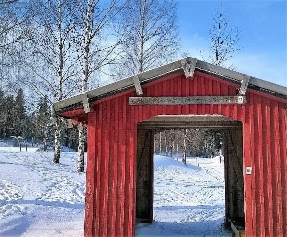 Naantalista Suopellon koululta Rimpikujalta klo 21.30. Bussi ottaa kyytiin myös Raisiosta Harkon edestä (Raision kaupungintalon vieressä). Raisiosta lähdetään klo 22. Paluu on lauantaina 24.3. puolen yön aikaan.