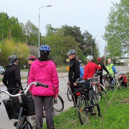 Sauvakävelyt ja pyöräilyt 2017 syyskaudella Tiistain sauvakävelyt Kaikille avoimet tiistaiset kävelytapahtumat jatkuvat klo 10 alkaen seuraavasti: 8.8. ja 15.8. Tasalan tori 22.8. Huhkon kartano 29.8. Kallasten kadun P-paikka 5.