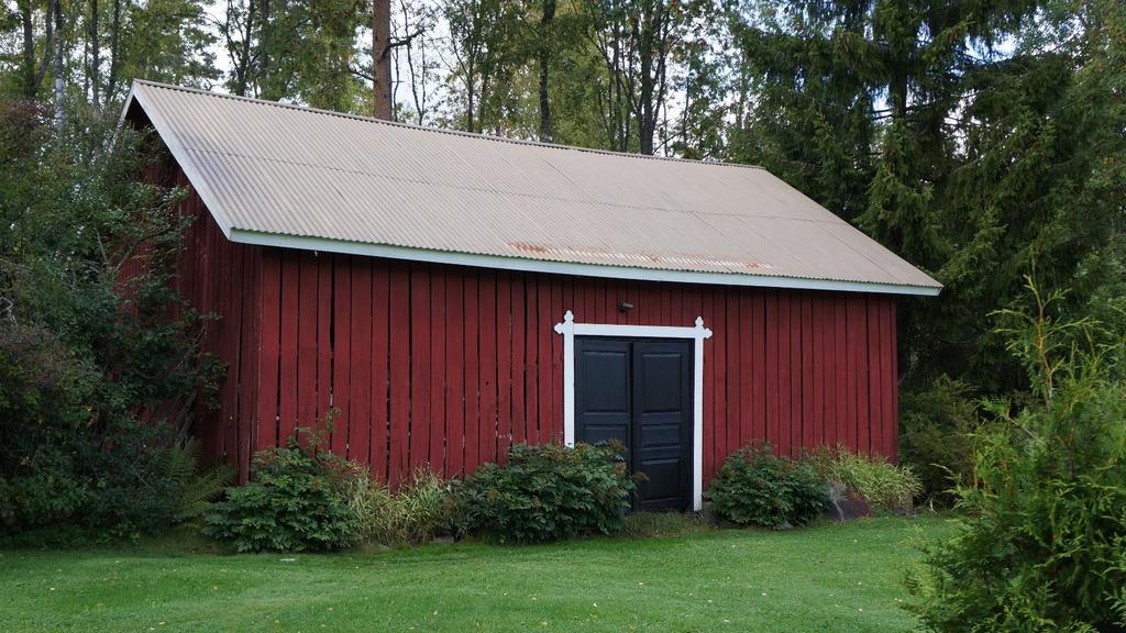 10. Liiteri Sastamalan kaupunki Rakennuksen kuvaus Alkuperäinen käyttö Rakentamisaika Liiteri Liiteri 1930-luku Suunnittelija Korjausvuodet Kerrosluku 1 Perustus Runko Rungon muoto Vuoraus