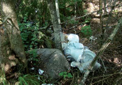 Jätteen varastoinnin tai läjityksen luvanvaraisuus tulisi tarkistaa.