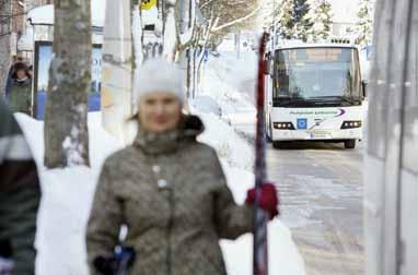 2.5 Värit, valaistus ja väritasapaino VÄRIT HSL:N VALOKUVISSA HSL:n valokuvat ovat suhteellisen neutraaleja väritasapainoltaan. HSL:n brändivärejä ei tarvitse ylikorostaa.