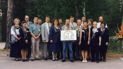 Silloin tällöin sattui myös niin, että ilmoittautumistiskille tuli tuntematon ulkomaalainen seminaarivieras, joka ei ollut muistanut ilmoittautua. Siinä alkoikin setviminen.