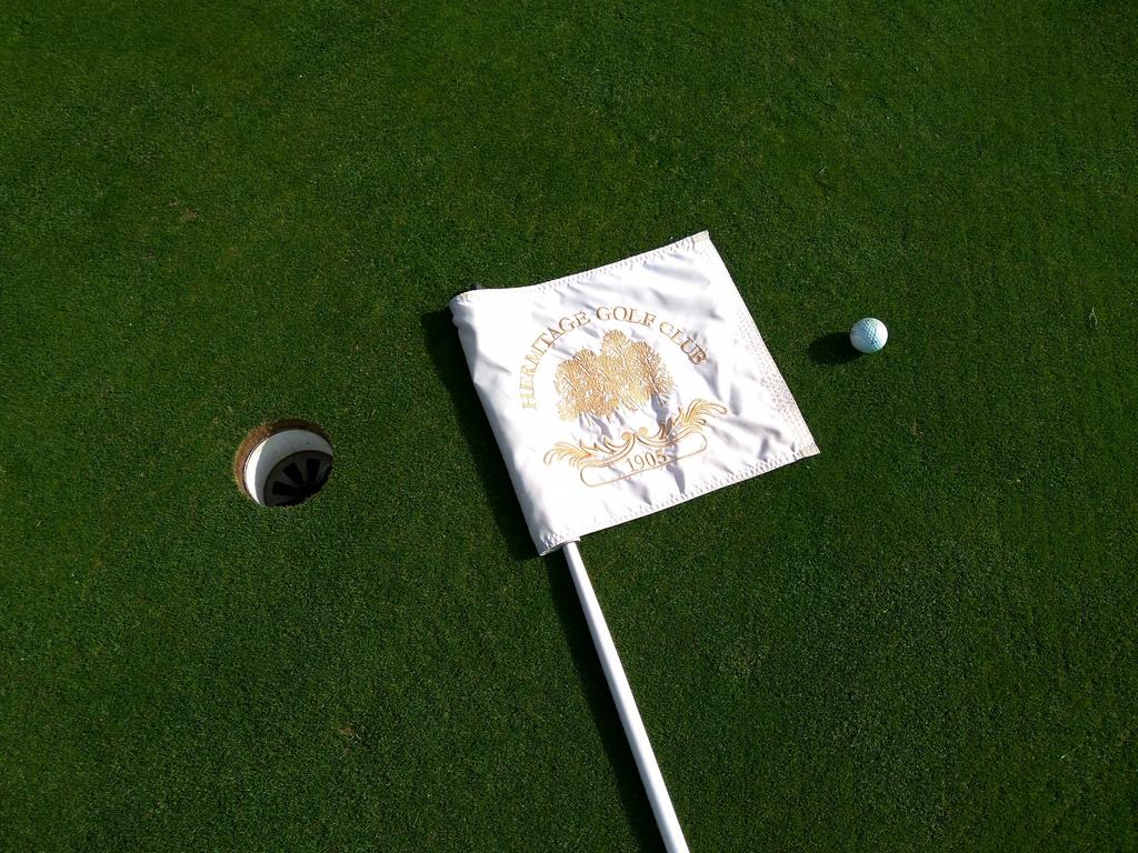 Kapteenin blogi Golfkausi 2017 avautui kohdaltani vähän yllättäen, kun talviloma suuntautui Dubliniin. Mukaan pakkasin myös golfkengät, tiipussin, griinihaarukan, hanskan sekä jonkun pallon.