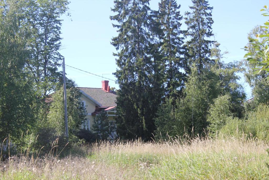 2.2 Alueen ominaisuudet 2.2.1 Ympäristö Kaavamuutosalue on keskellä 1870-luvulta alkaen rakentunutta Viialan keskustaa. Suunnittelualuetta ympäröivät asuin- ja liikerakennukset.