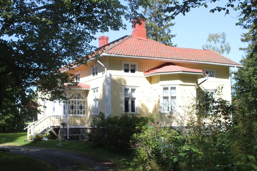 2.2.2 Rakennuskanta Kaavamuutosalueella on yleiskaavassa suojeltu asuinrakennus, jonka pihapiiriä muutosalue on. Rakennus on yksityisomistuksessa ja hyvässä kunnossa.