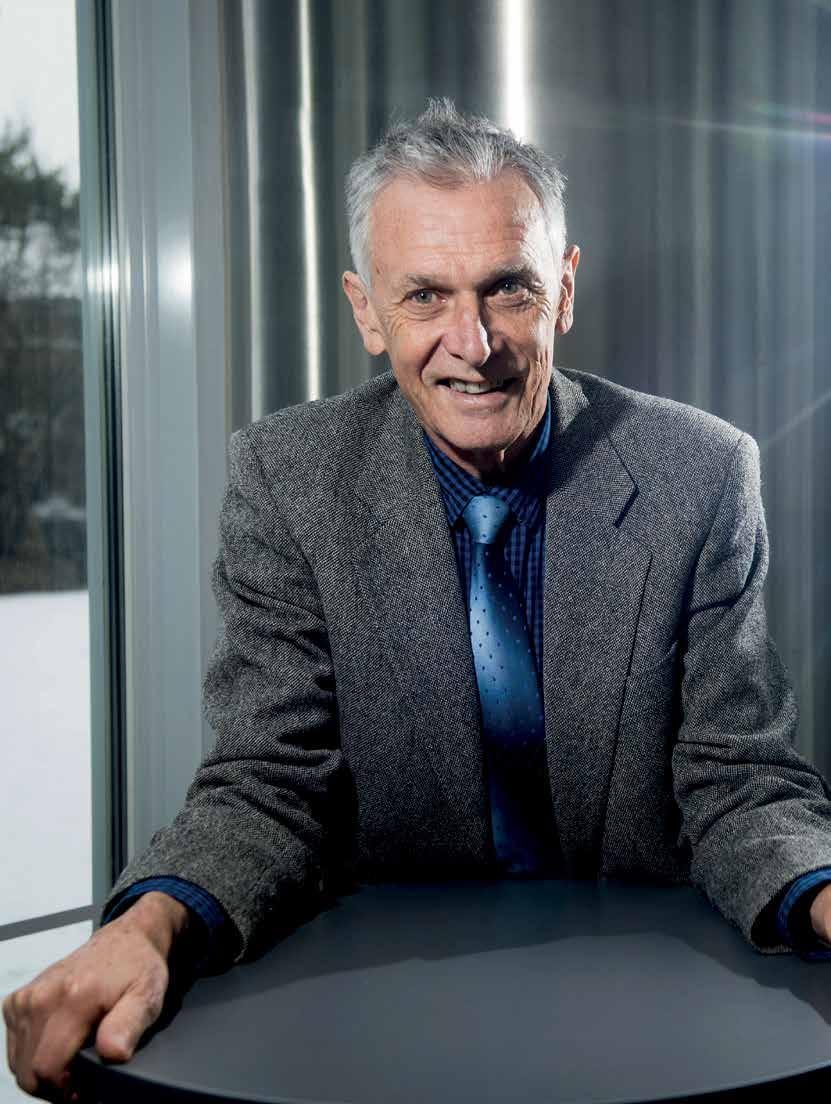 14 KEMIA 1/2017 Alastair Hay vieraili joulukuussa 2016 Helsingissä, jossa hän