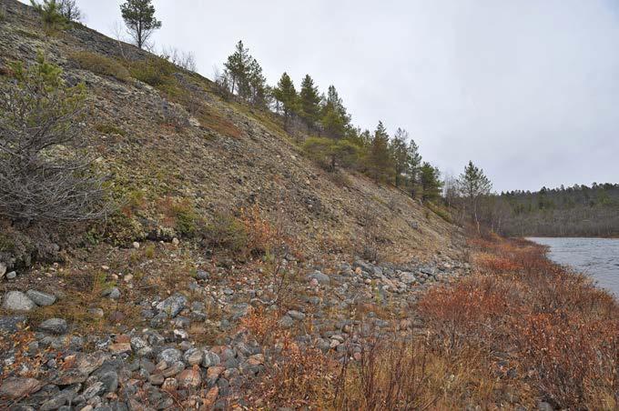 Rinteen maa-aines on melko karkeaa, hiekkaa ja siihen sekoittuneita 10 30 cm:n vierinkiviä. Virran nopeus on keskinkertainen ja virran suunta kääntyy pois rannasta.