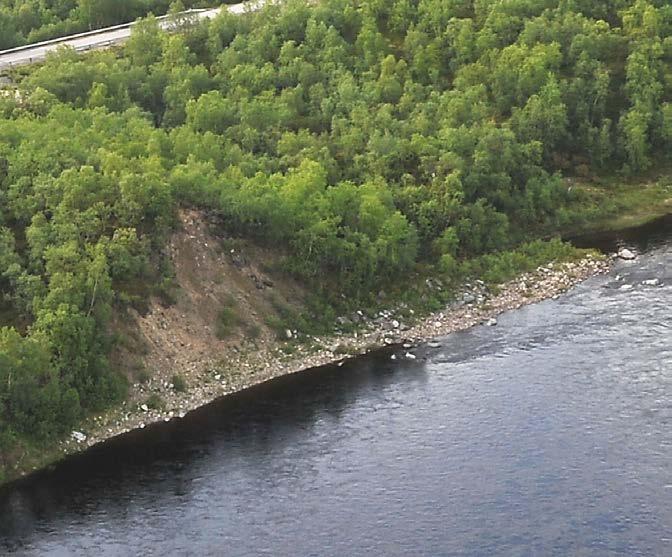 4.18.1 Kalgukoski 2 Kalgukoski 2 sijaitsee Norjan puolella Kalgukosken yläpäässä Norjasta laskevan Galgujåkka -joen suun vieressä (Kuva 52). Kohde on 20 metriä korkea ja 90 metriä pitkä.