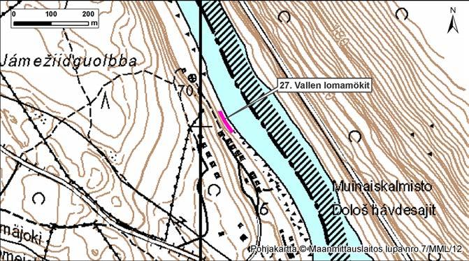 4.27 Vallen lomamökit Kuva 82. Vallen lomamökit, Suomi, Utsjoki. Eroosiokohde sijaitsee Vallen lomakylän mökkien rannalla, Suomessa Utsjoella (Kuva 82).