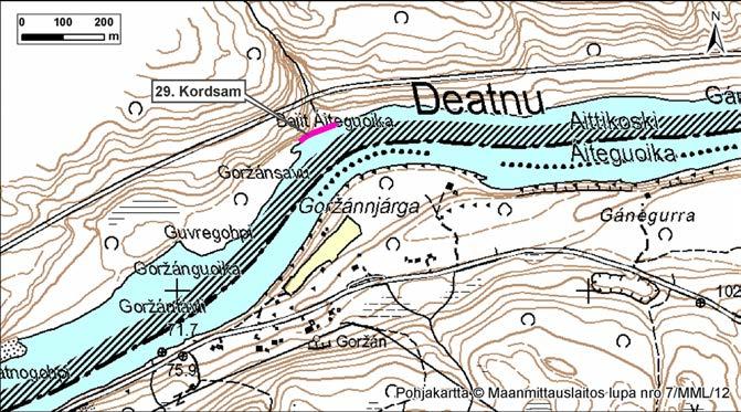4.29 Kordsam Kuva 88. Kordsam, Norja, Tana. Kordsamin eroosiokohde sijaitsee Norjassa, Tanan kunnassa Aittikosken yläpuolella Norjasta laskevan ojan suulla (Kuva 88).