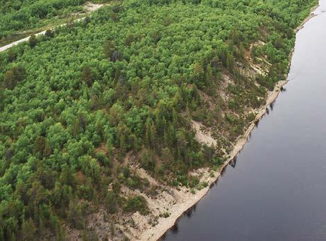 Sieiddesavun soramontun lähellä (Kuva 180). Kohde on 40 m korkea ja 100 m pitkä.