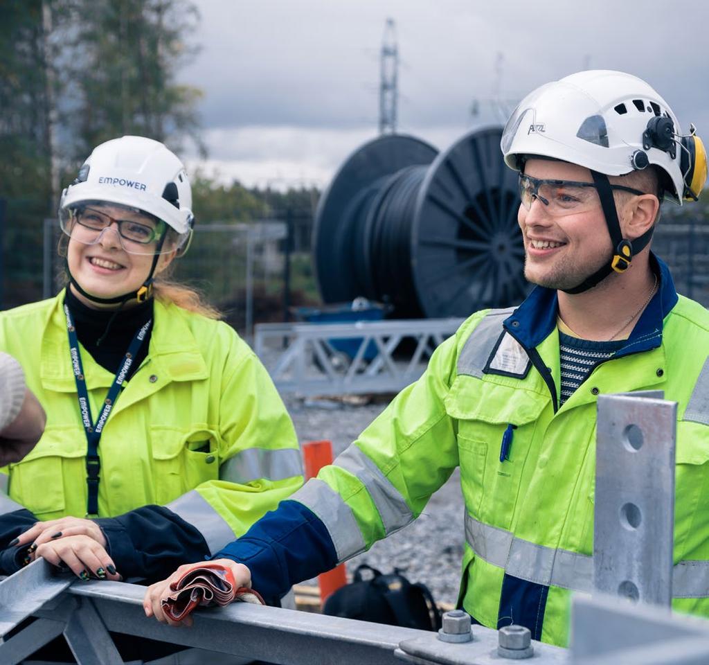 Asenteet kohdallaan Länsisalmen työmaalla Teksti Suvi Artti Kuvat Matti Immonen Empowerin projektipäällikkö Maria Puhtila ja työmaapäällikkö Jussi Ala-Kokko pitävät hyvää suunnittelua