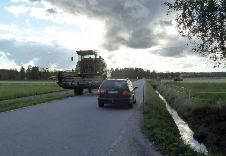 HITAAN AJONEUVON KOHTAAMINEN Monet maatalouden hitaat ajoneuvot ovat suurikokoisia.