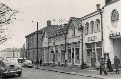 Hovioikeudenpuisto 12, Vaasa. Kuvattu 1.11.1957. (PM) Ilkka 21.4.