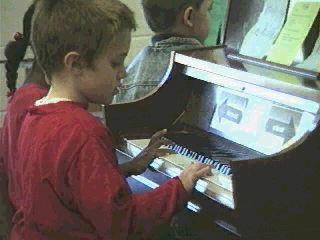 En käsittele nuotteja sen paremmin kuin muutkaan pianistit.